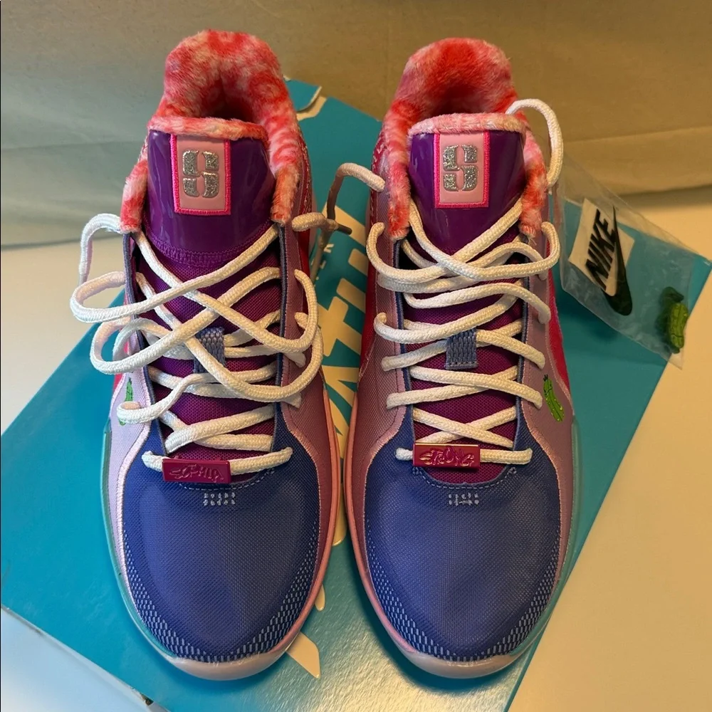 Nike x Doernbecher 20th Anniversary - Picture 2 of 4